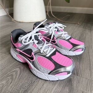 Nike V5 Runner Sneaker